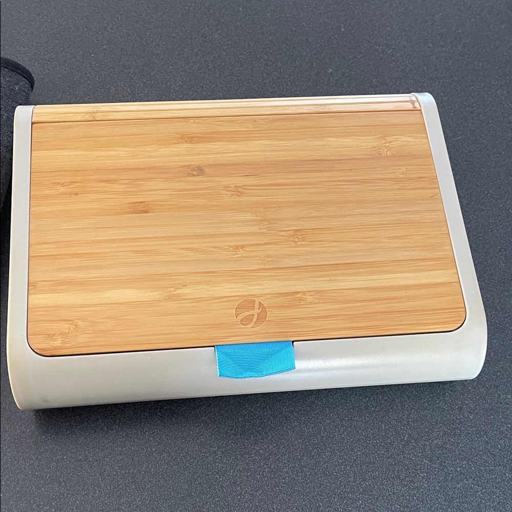 Bamboo Top Silver Case with Blue Pull Tab